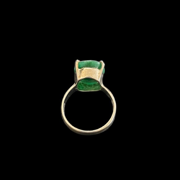Large oval emerald statement ring set in sterling silver size 7-1/2. - Picture 6 of 8